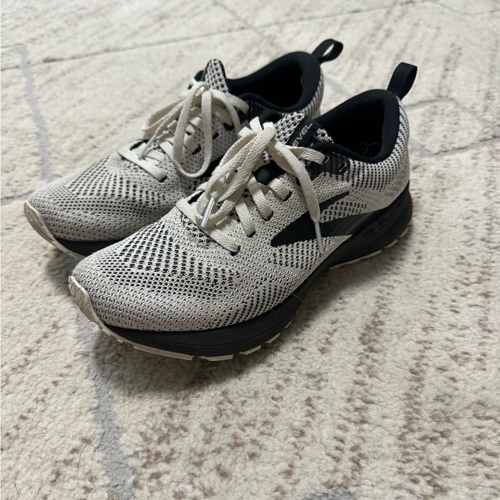 Women’s Brooks Revel 5
